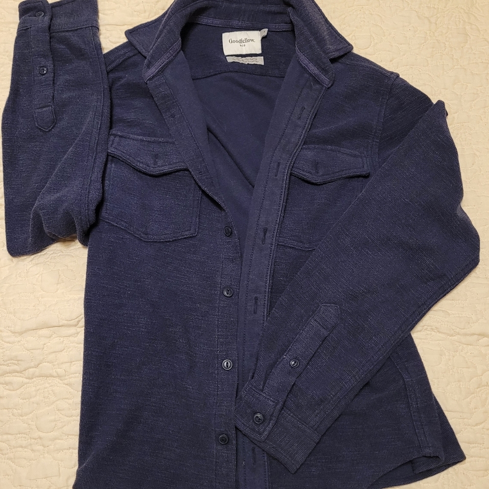 Small Goodfellow collared button textured shirt